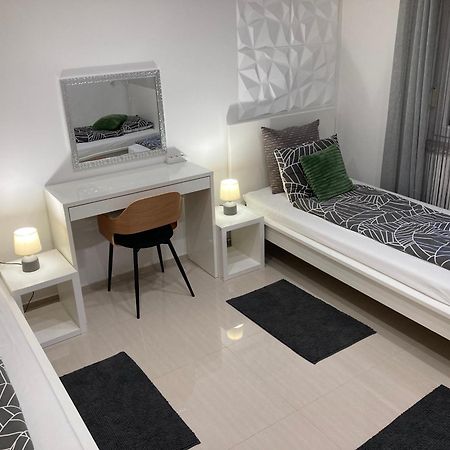 Apartman Sonas With Free Private Parking Karlovac Exterior foto